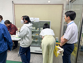販売の様子 その2